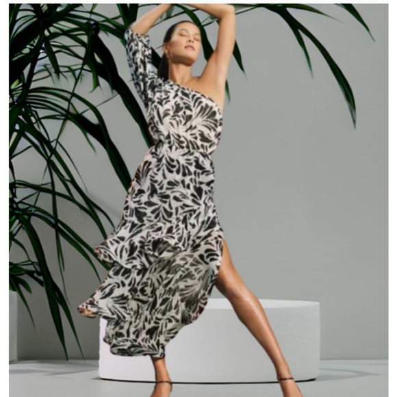 Alexis Beautiful One Shoulder Printed Dress with Side Slit and Tiered Ruffles - Picture 4 of 15